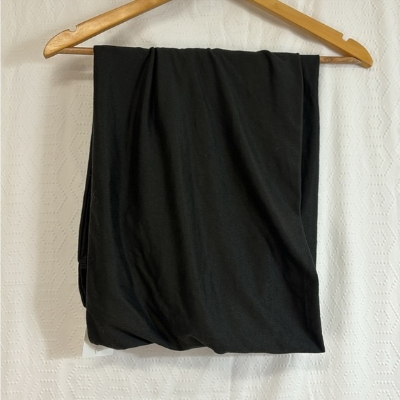 NWT Beyond Yoga - Black Pocket Infinity Scarf - Picture 5 of 7